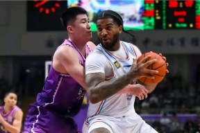 山东高速CBA击败北京首钢高诗岩抢断反击的简单介绍