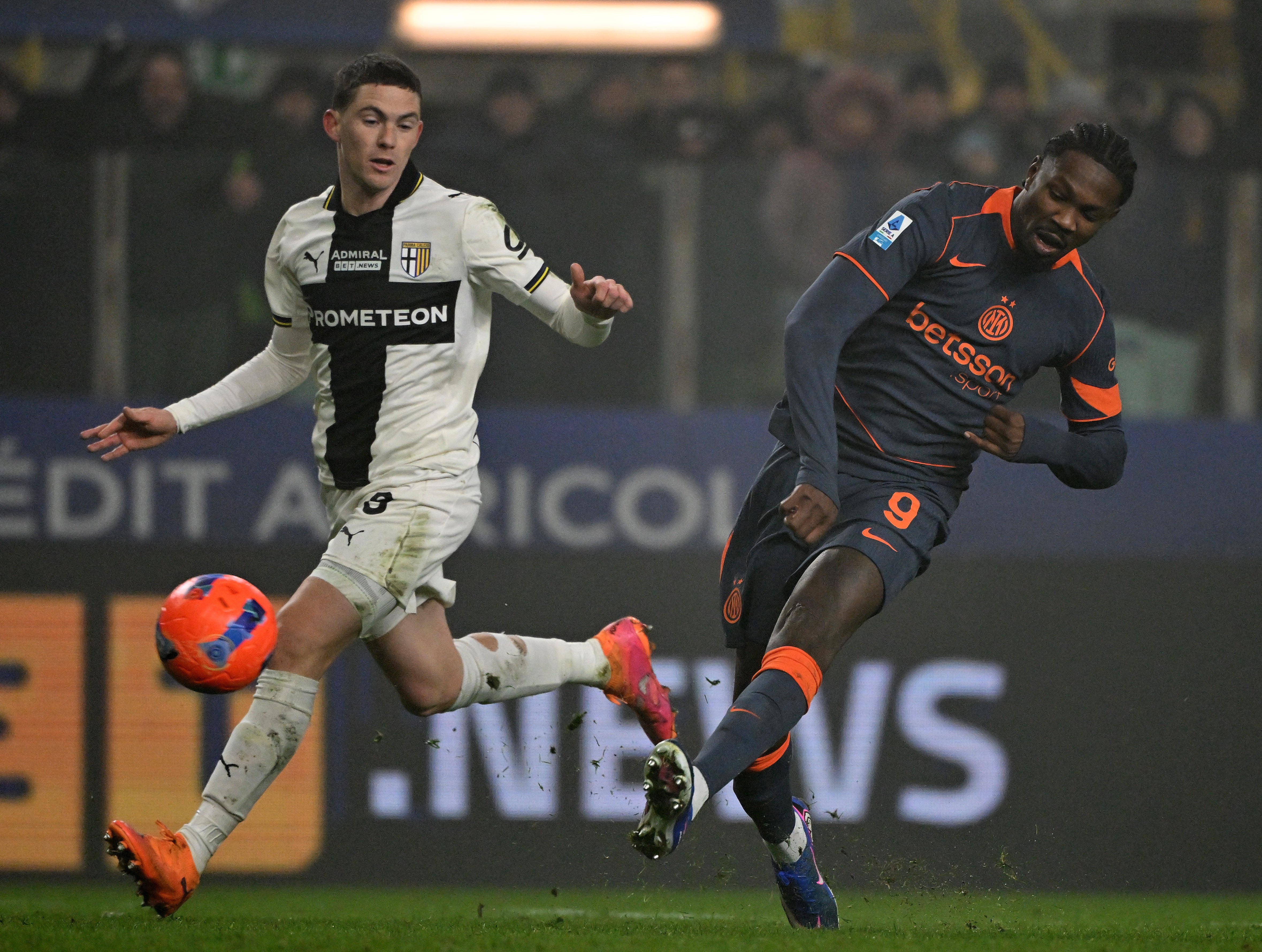 国际米兰意甲击败佛罗伦萨劳塔罗抽射建功(国际米兰对弗洛伦萨)